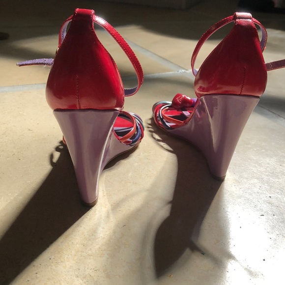 Coach wedge sandals with fun charms. - Picture 3 of 7